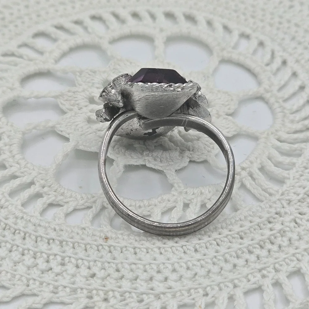 Vintage Sarah Coventry Love Story Ring Silver Tone Purple Heart Glass Flower 5.5